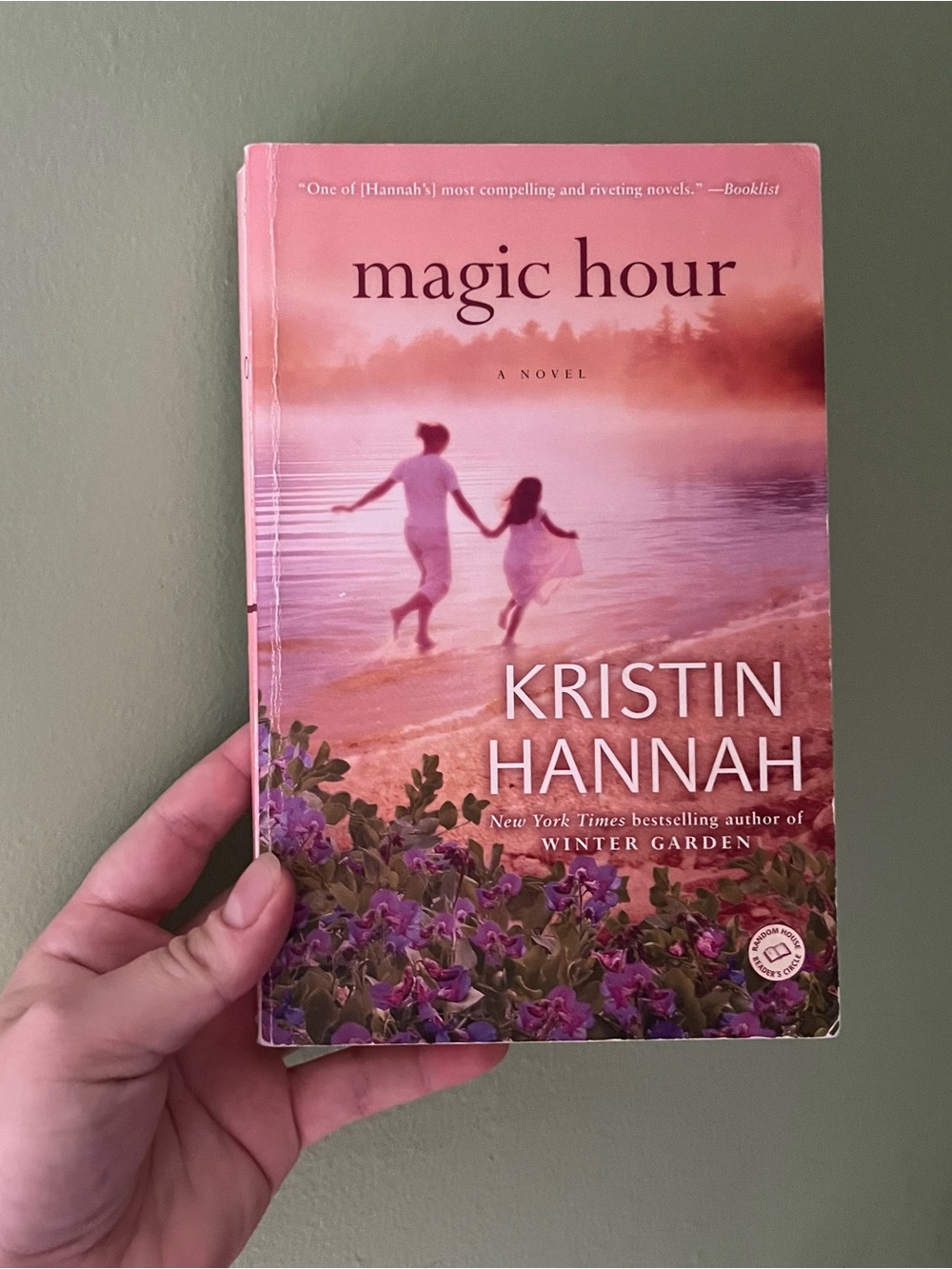 📚 4/25$ 📚 Magic Hour by Kristin Hannah